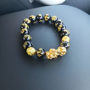 Black and Gold Pixiu Beaded Bracelet